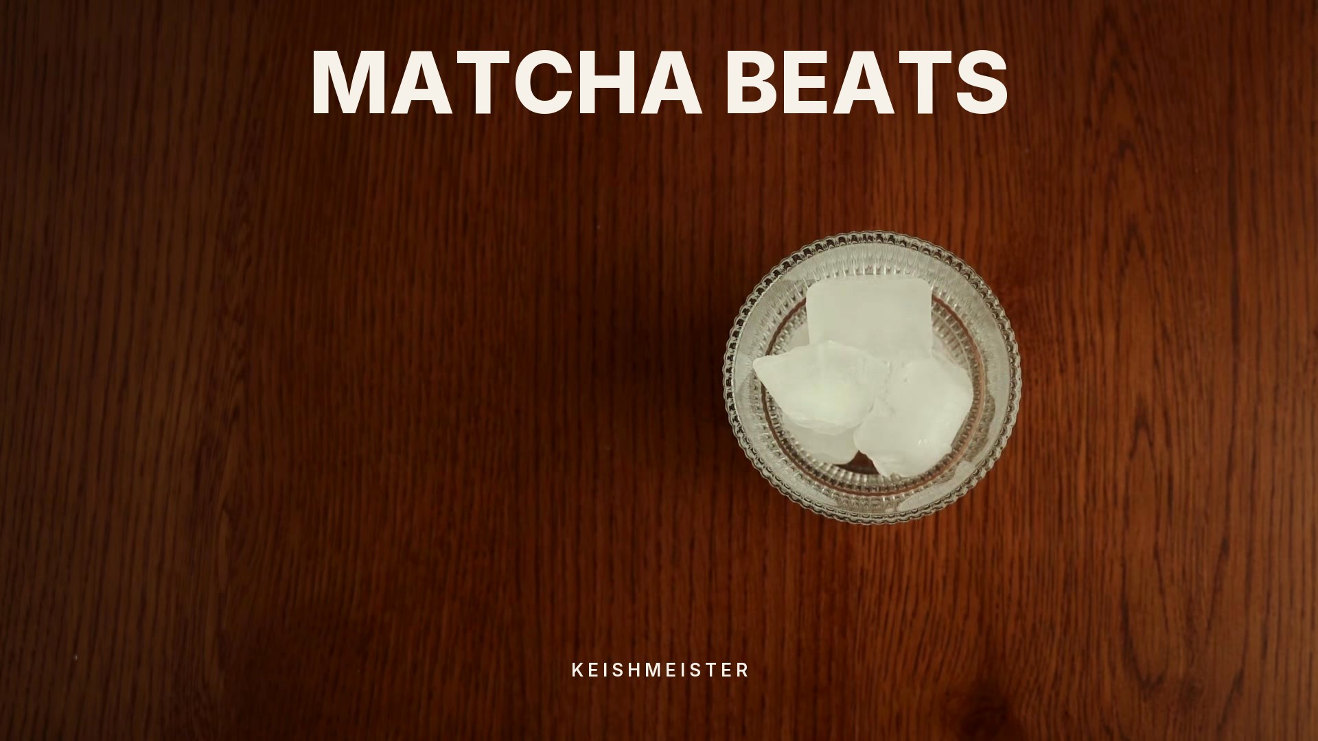 Matcha Latte Flat Lay: Análisis de Creativo con UI
