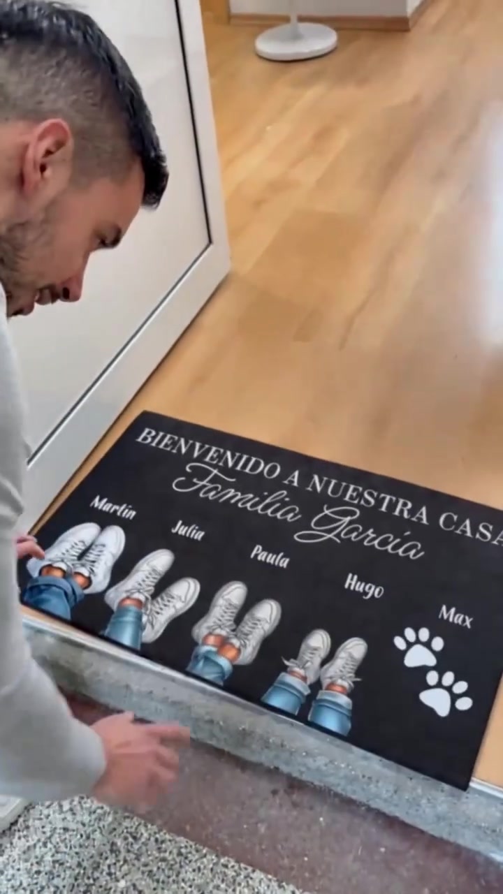 Un felpudo personalizado marca el ambiente antes de entrar e