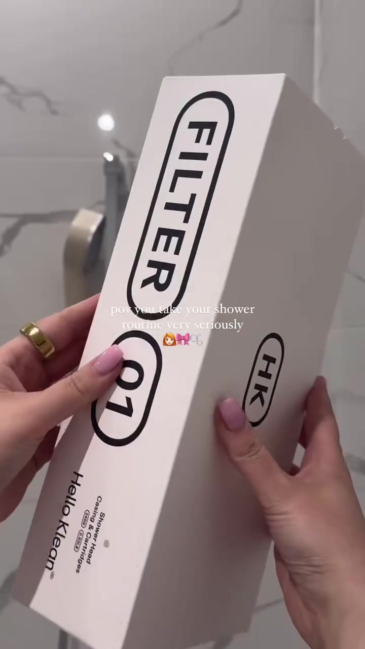 ad my shower essentials for glossy & healthy hair @helloklean 👩🏻‍🦰🎀

obsessed with the hello klean shower filter, which i’ve just upgraded up the 2.0. it filters out over 90% of heavy metals and chlor