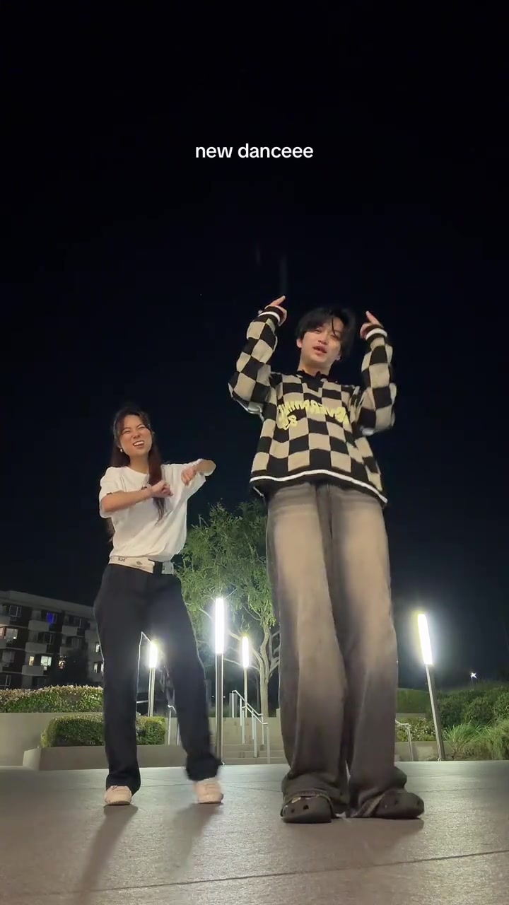 DC ME + @Sayaka Alice ! fit: @Lewkin its officially replay season - tag me dc if u hit this !! #newdance #dance #dancechallenge #dancetrend #fyp