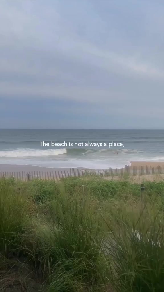 Smells like a beach day, feels like one too. #beachlover #beachvibes #beachcandles #beachfragrances #beachgirl #summerperfume #vacationperfumes #athebeachfragrances