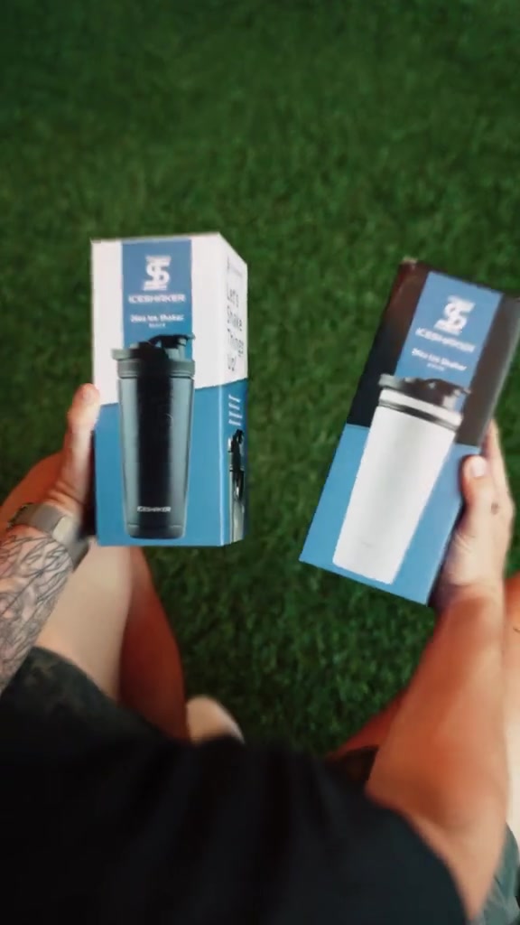 ✅ Cold for 30+ hours ✅ Patented twist in agitator to break up powders ✅ Non-odor absorbing kitchen grade stianless steel bottle ✅ Snap down handle for easy carrying  ✅ Silicone base ✅ Large selection