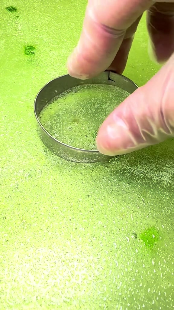 Cut this Honeydew Peridot Silky Gem candy with me 🍈💎  @From Gia  #Silkygem #crystalcandy #candy #snack #mutraucau #kohakutou #asmr #asmreating #snack #ediblegems