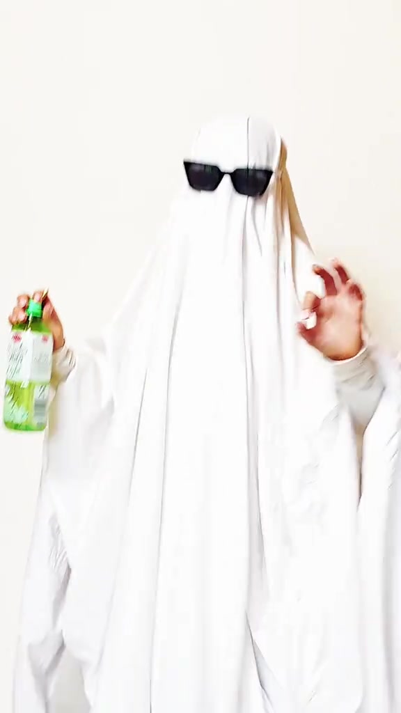 Wenn dein innerer Geist die erste Flasche Alei sieht... 👻✨️ Plötzlich kommen die Moves, von denen du nicht wusstest, dass du sie hast! Diese Halloween-Vibes sind einfach zu gut!😎 #ghosttrend #cooldrin