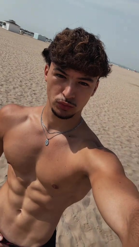 @Ondro necklaces in summer> #fyp #gymtok #aesthetic
