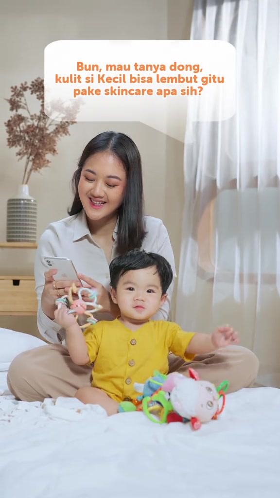 Ini nih Bun, rahasiaku biar kulit si Kecil tetap lembap dan lembut!🥰 Aku pakai Cusson sabun mandi 2in1 yang bantu jaga kelembapan kulit si Kecil hingga 12 jam! ❤️ Bunda, udah pakai ini juga belum? Sha