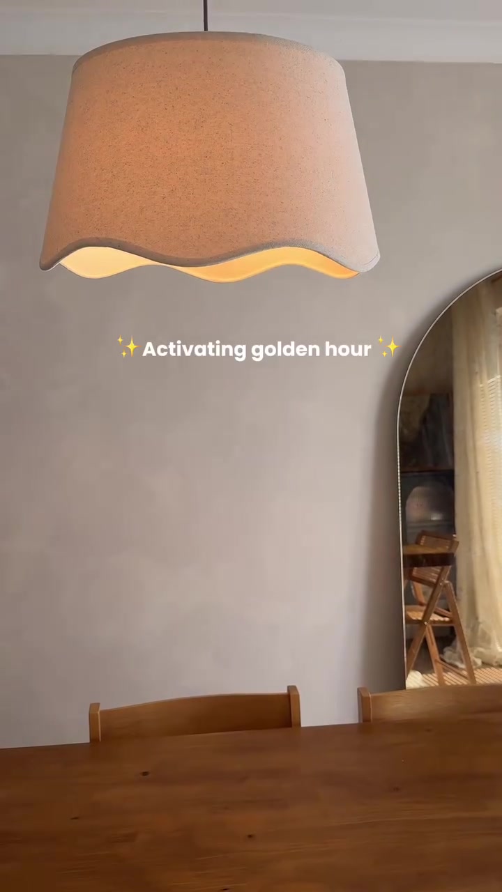 ✨ It’s officially the season for staying in, and we’re not mad about it. Nothing beats a cosy night at home, and the right lighting sets the mood every time. The more lamps the better, if you ask us 💡