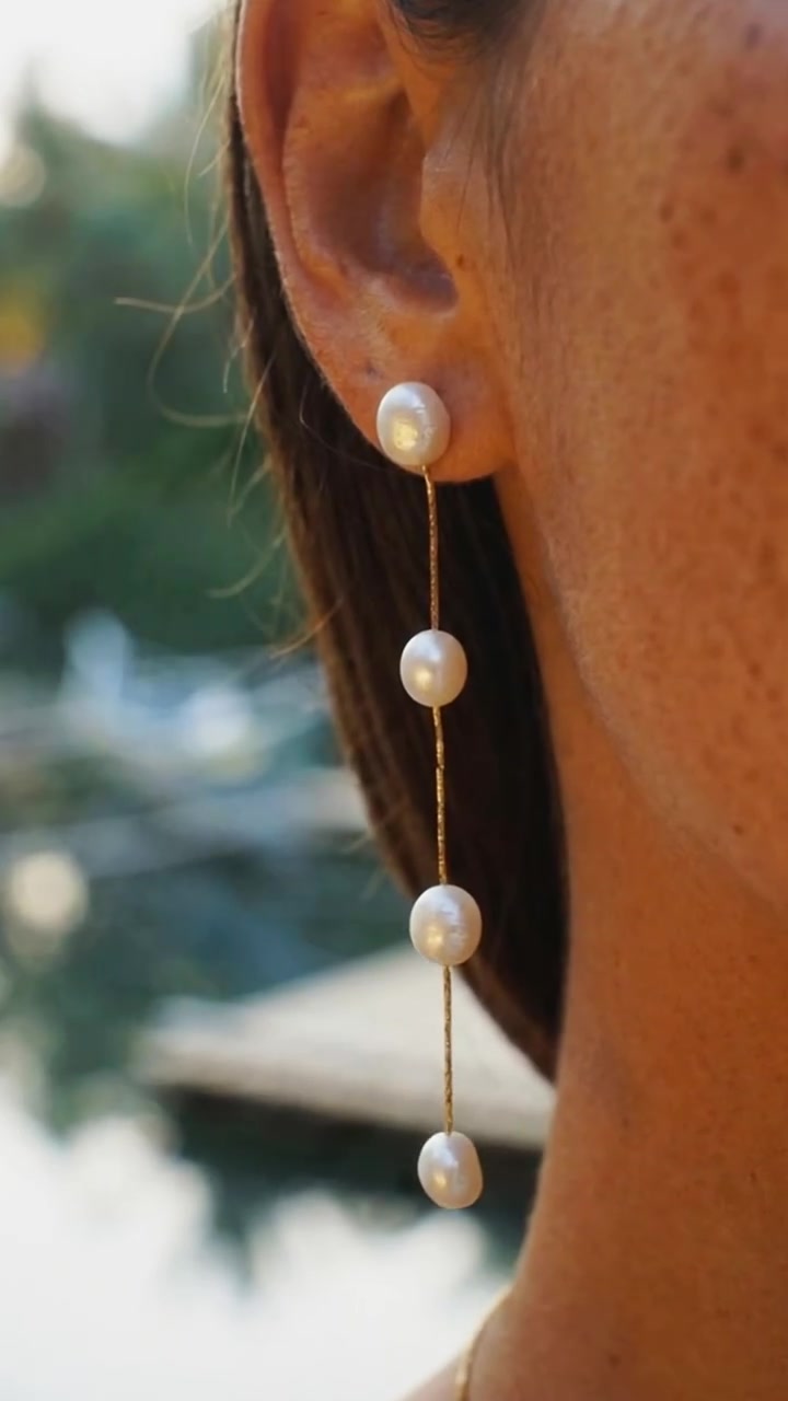 Each pearl is naturally unique.
No two are the same.