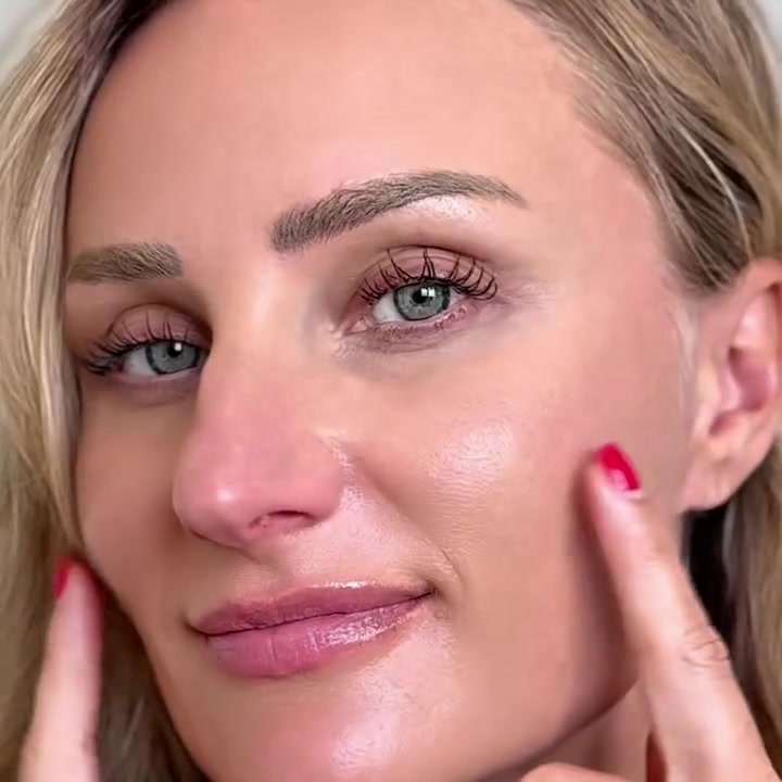 Your best skin starts here!

Meet the award-winning solutions everyone’s talking about—powered by Marini SkinSolutions.

NeuroSmooth: Glassify your skin with neuromodulating peptides to target micro-m