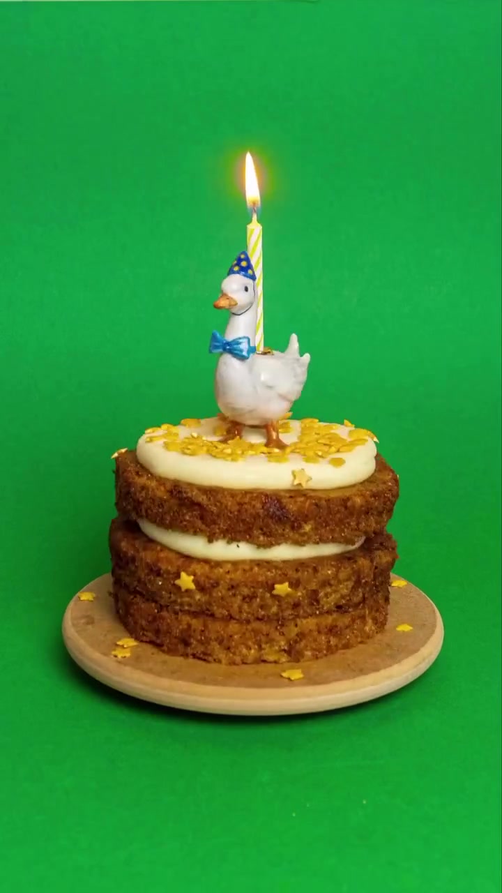 ⛺ Hosting or attending a baby shower? 🎀✨
Bring a touch of whimsy with our Blue Goose Cake Topper — fine porcelain, hand painted, and perfect for marking the arrival of a little boy with charm and joy.
